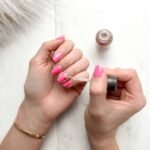 Why Your Manicure Chips in 2 Days: The Seamless Nail Coat Secret Pros Won’t Shut Up About