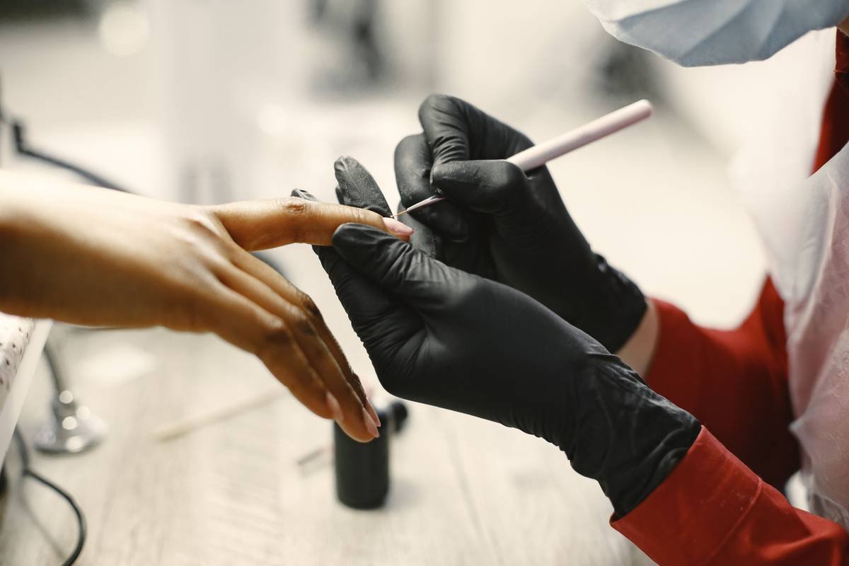Why Your Manicure Fails in 48 Hours (And How a Base Nail Treatment Saves the Day)