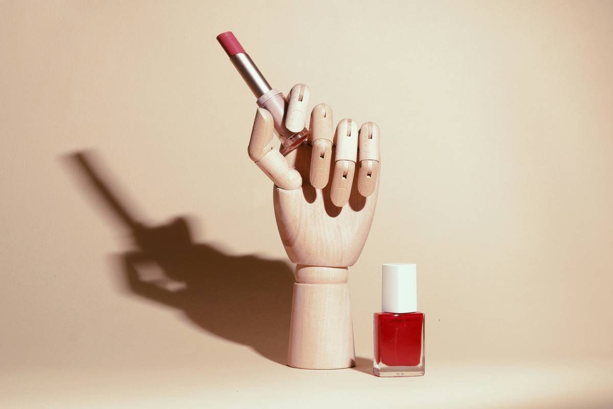 Why Your Manicure Quits After 2 Days (and How a Polish Longevity Base Saves the Day)
